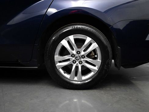 Used 2022 Toyota Sienna Limited image 15