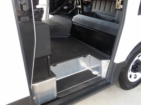 Used 2024 Chevrolet Brightdrop 600 AWD/4WD image 17