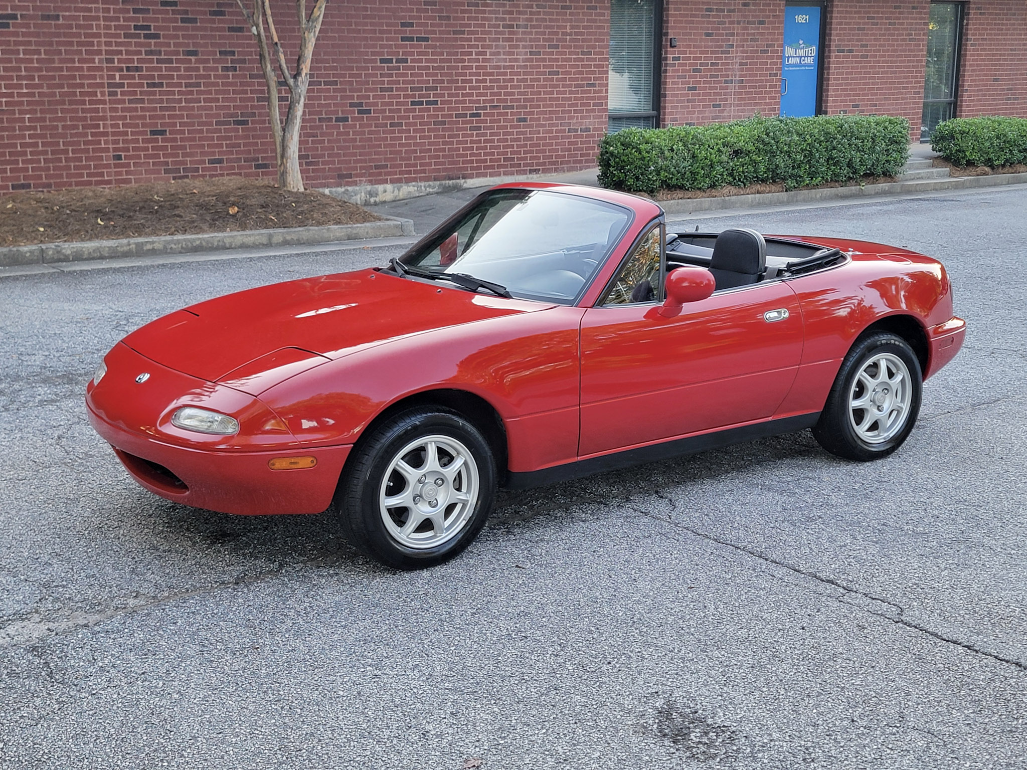 Used 1997 MAZDA MX-5 Miata UNAVAIL RWD image 2