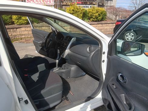 Used 2016 Nissan Versa SV image 12