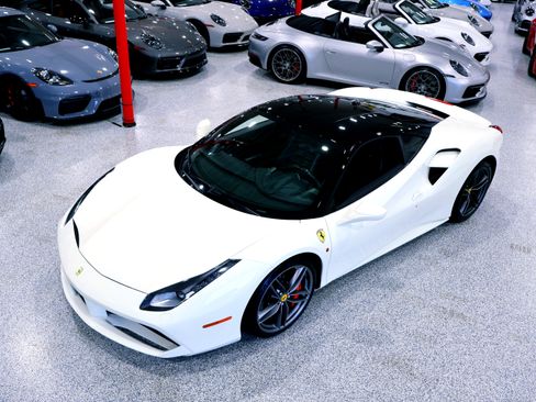 Used 2016 Ferrari 488 GTB RWD image 5