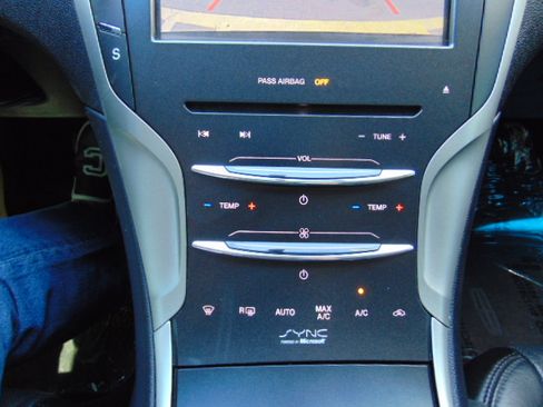 Used 2015 Lincoln MKZ image 20