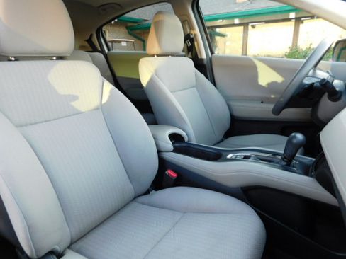 Used 2017 Honda HR-V EX image 21