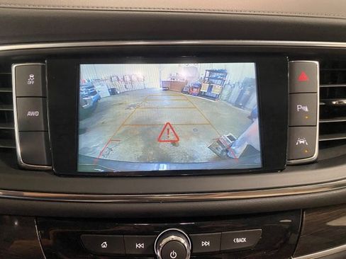 Used 2018 Buick Enclave AWD Premium image 13