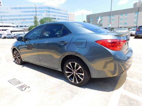 Used 2017 Toyota Corolla SE FWD image 5