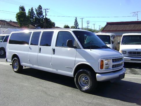 Used 2001 Chevrolet Express 3500 LS image 3