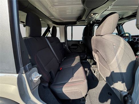Used 2023 Jeep Wrangler Unlimited Rubicon image 39