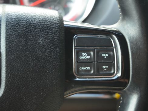 Used 2019 Dodge Grand Caravan SXT FWD image 13