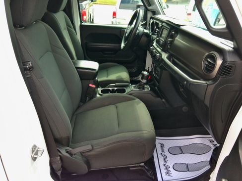 Used 2018 Jeep Wrangler Unlimited Sport image 39