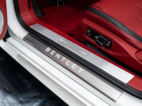 Used 2025 Bentley Continental GTC Speed image 17