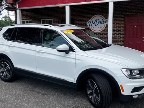Used 2018 Volkswagen Tiguan 4Motion AWD/4WD image 1