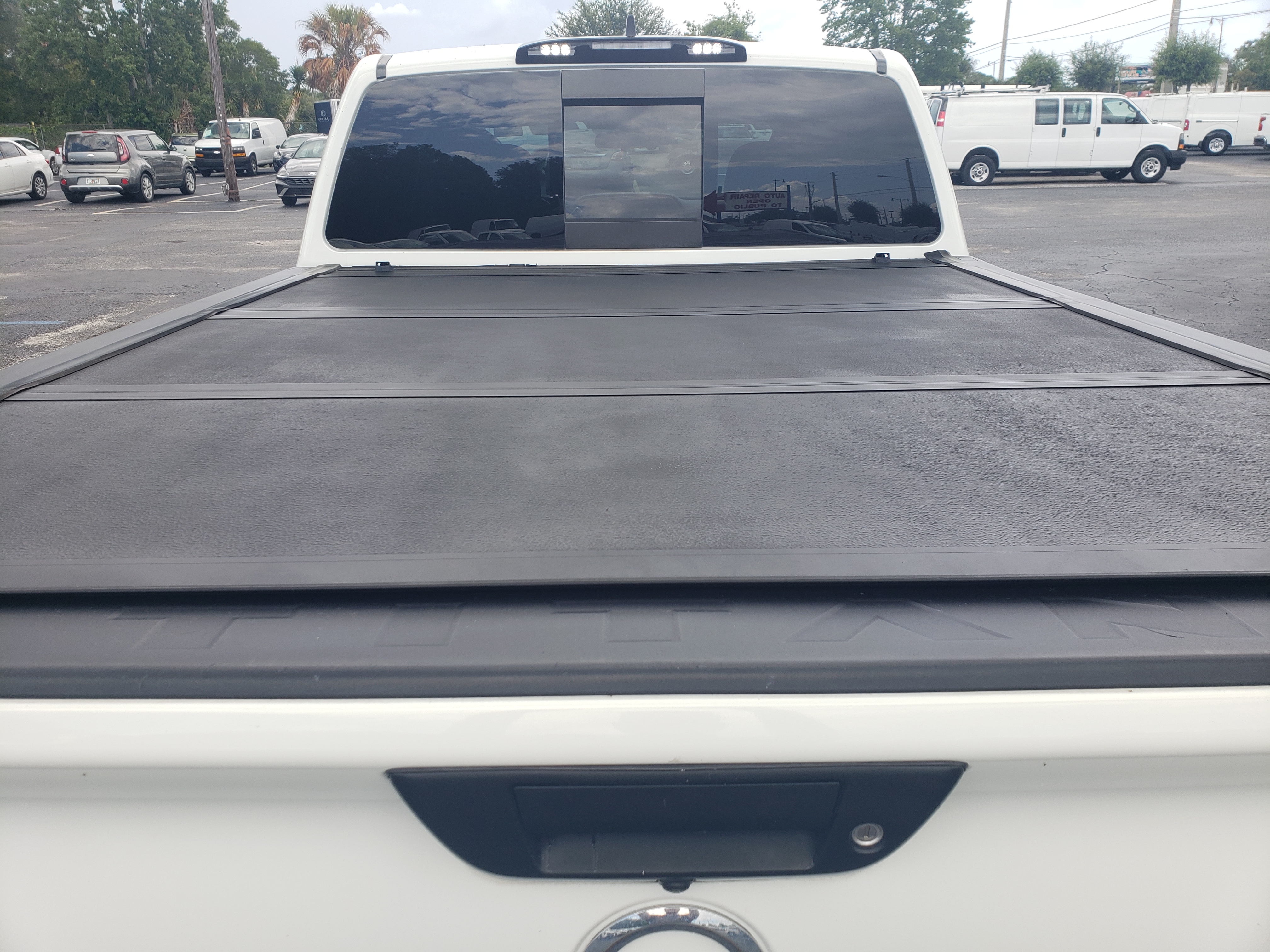 Used 2022 Nissan Titan 2WD King Cab S image 9