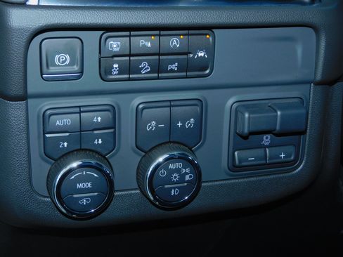 Used 2025 Chevrolet Tahoe Z71 image 16