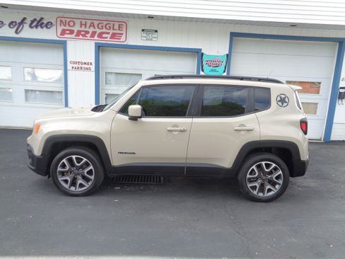Used 2015 Jeep Renegade 4WD Latitude image 3