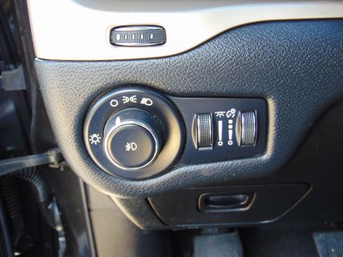 Used 2014 Jeep Cherokee Limited image 12