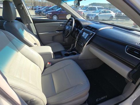 Used 2017 Toyota Camry LE image 7