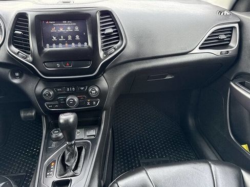 Used 2019 Jeep Cherokee Latitude Plus image 22