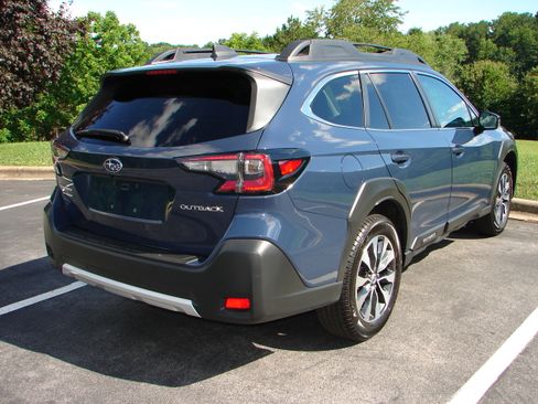 Used 2023 Subaru Outback Limited AWD/4WD image 12