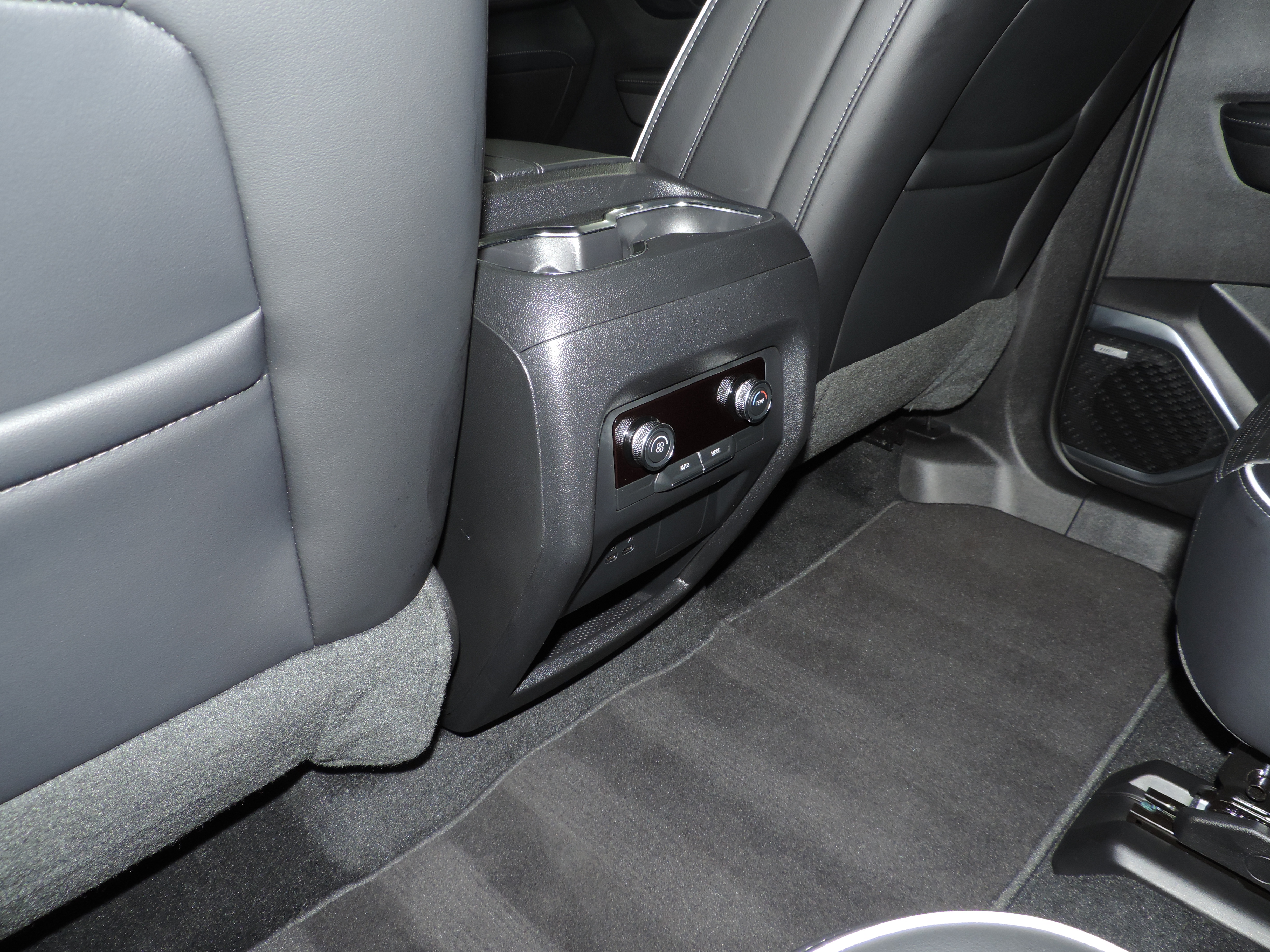 Used 2026 Buick Enclave AWD Sport Touring image 32