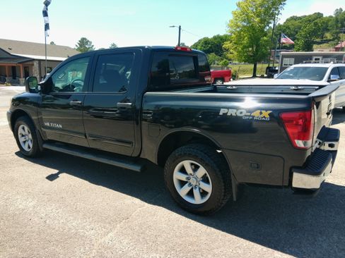Used 2013 Nissan Titan 4x4 Crew Cab SV image 3