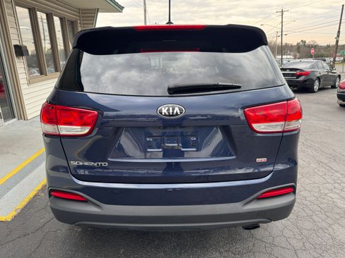 Used 2016 Kia Sorento LX image 5