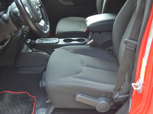 Used 2016 Jeep Wrangler 4WD Unlimited Sport S image 9