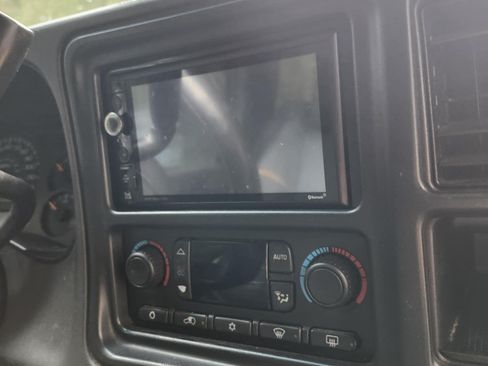 Used 2005 Cadillac Escalade ESV Platinum image 4