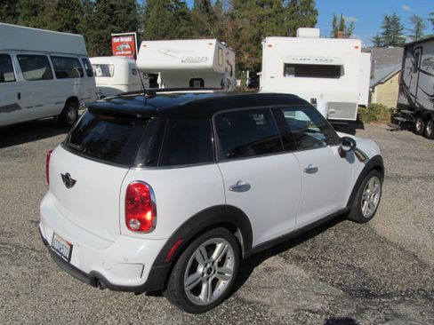 Used 2011 MINI Cooper Countryman S image 3