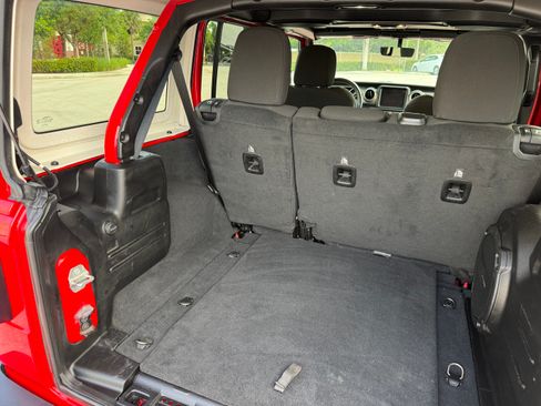 Used 2019 Jeep Wrangler 4WD Unlimited Sahara image 42