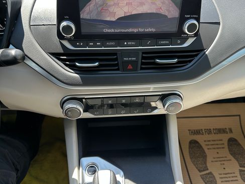 Used 2022 Nissan Altima 2.5 SV AWD image 13