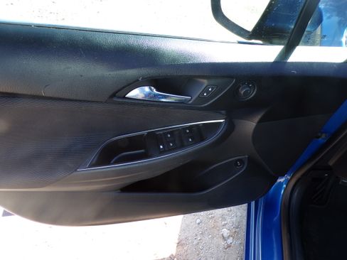 Used 2017 Chevrolet Cruze LT image 10