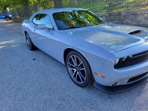 Used 2022 Dodge Challenger R/T RWD image 2