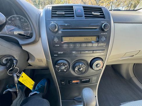 Used 2010 Toyota Corolla LE image 22