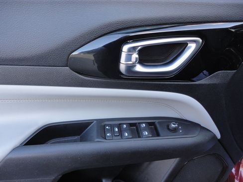 Used 2022 Jeep Compass Limited image 16