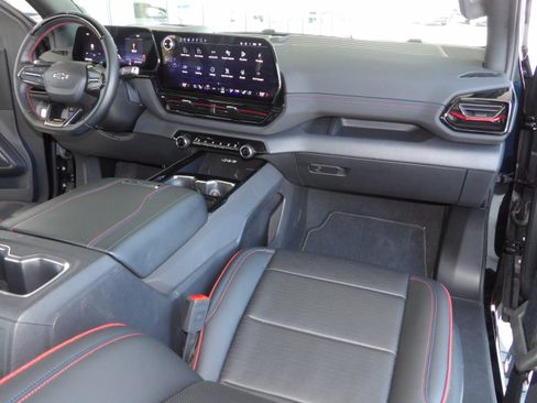 Used 2024 Chevrolet Silverado EV 4x4 Crew Cab RST image 4