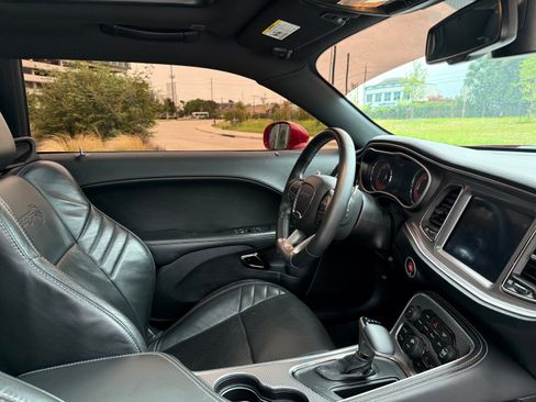 Used 2017 Dodge Challenger SRT Hellcat image 37