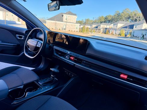 Used 2025 Kia K4 LXS image 8