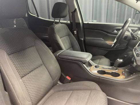 Used 2018 GMC Acadia SLE image 16