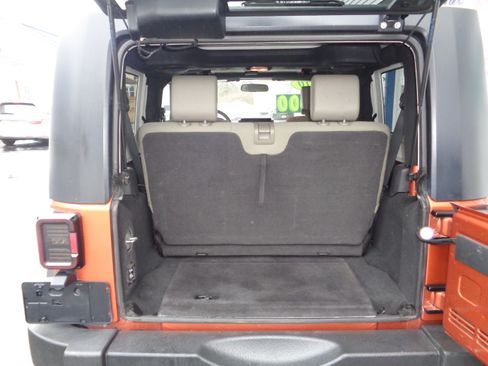 Used 2010 Jeep Wrangler Mountain image 9