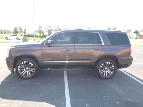 Used 2018 GMC Yukon Denali image 2