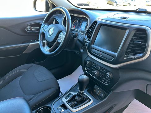 Used 2018 Jeep Cherokee Latitude image 13