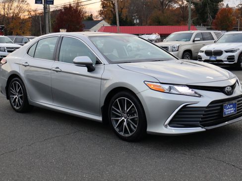 Used 2023 Toyota Camry XLE image 10