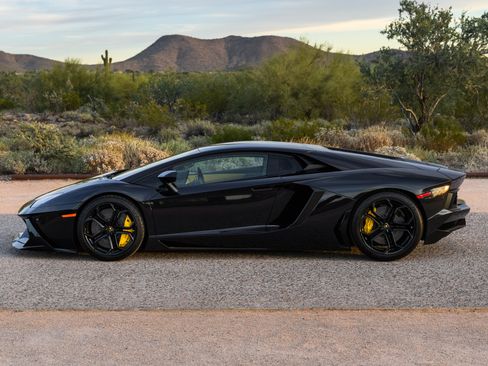 Used 2013 Lamborghini Aventador LP 700-4 image 9