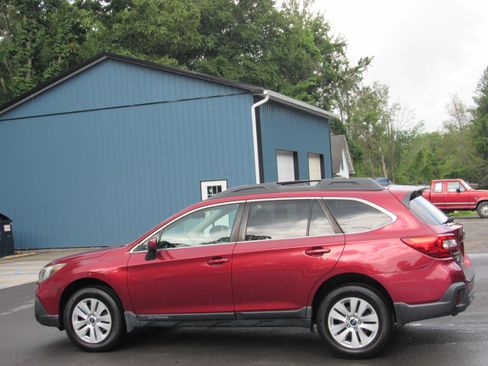 Used 2018 Subaru Outback 2.5i Premium AWD/4WD image 5