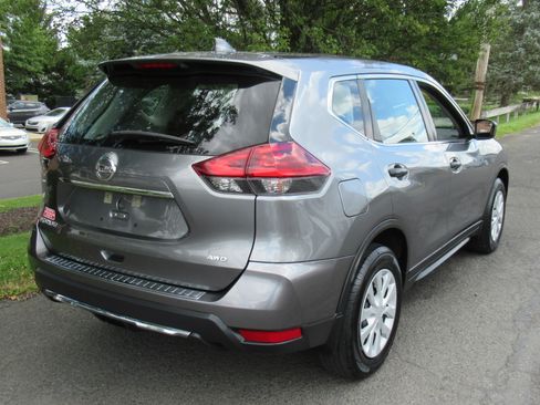 Used 2018 Nissan Rogue S image 6