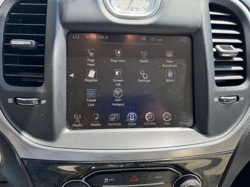 Used 2015 Chrysler 300 C image 22