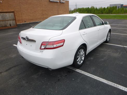 Used 2011 Toyota Camry XLE image 6