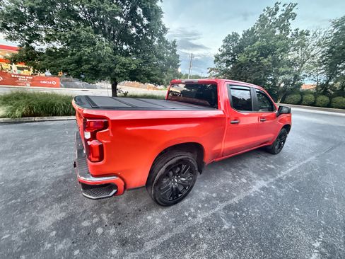 Used 2021 Chevrolet Silverado 1500 2WD Crew Cab Custom image 5