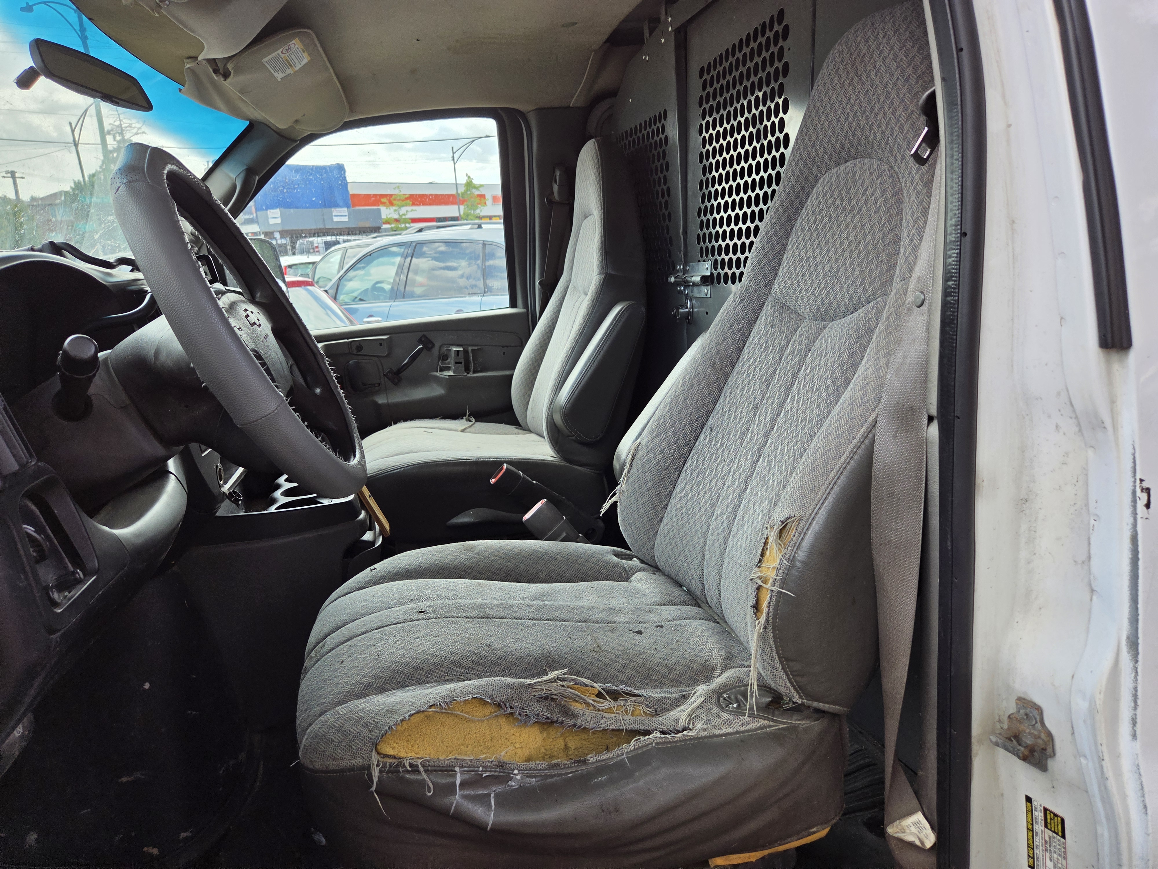 Used 2005 Chevrolet Express 2500 UNAVAIL RWD image 5