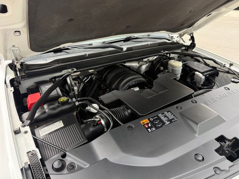 Used 2015 Chevrolet Suburban LS RWD image 19